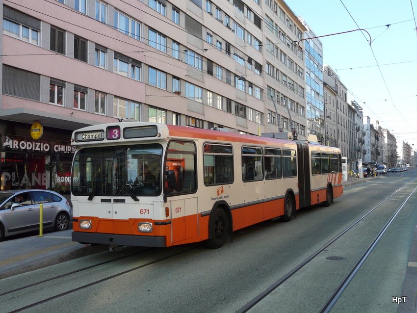 TPG - Saurer-Hess GT 560 Nr.671 unterwegs auf der Linie 3 in der Stadt Genf bei der Haltestelle Lyon am 11.12.2009