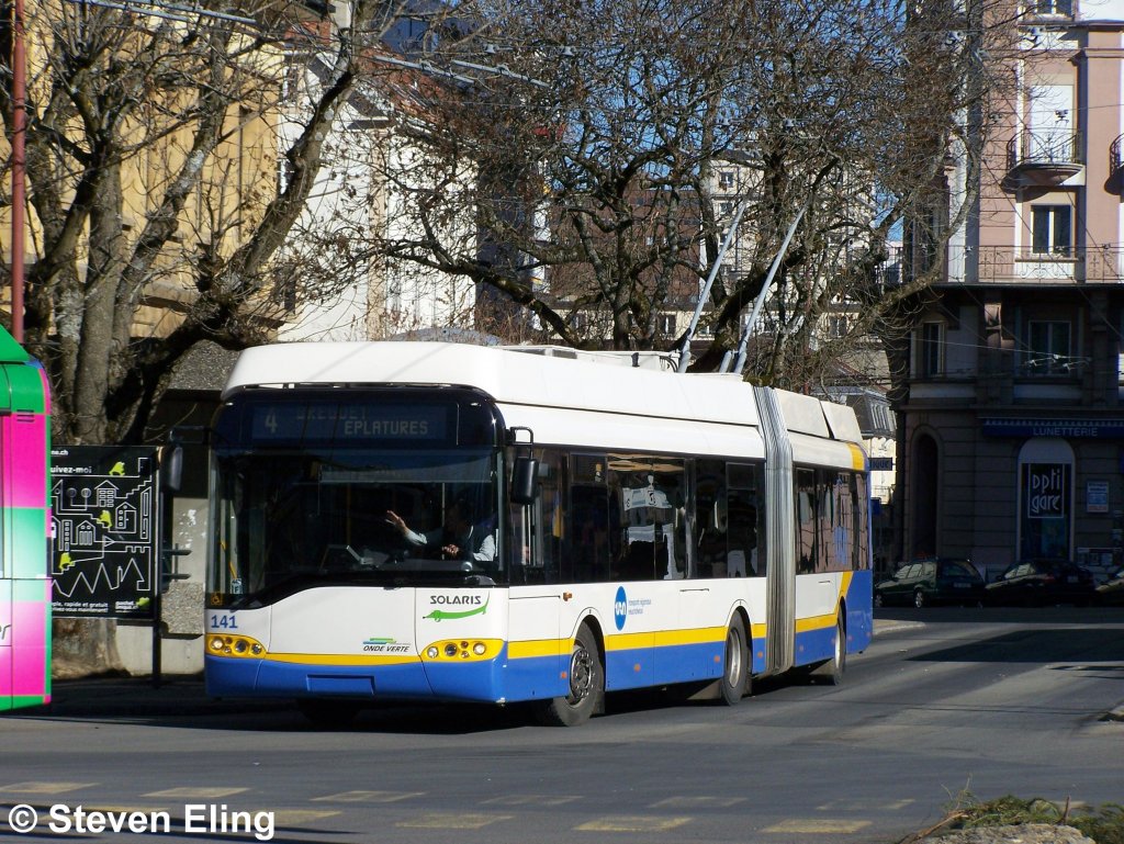 TRN Trolleybus 121 am Busbahnhof La Chaux-de-Fonds, 9.2.2011