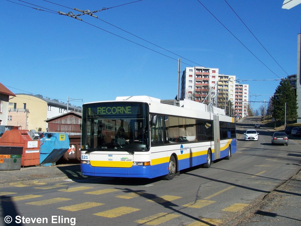TRN Trolleybus 121 an der Haltstelle Etoiles, 9.2.2011