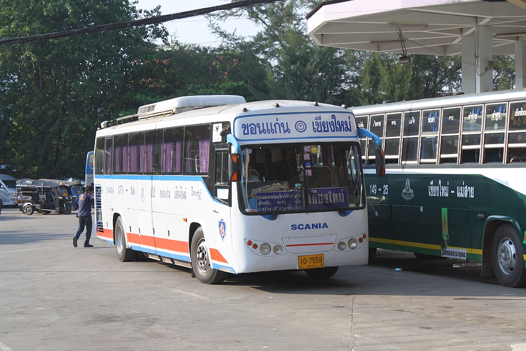berlandbus mit Nr. 175-30 am 22.Okt. 2011 im Bus-Terminal von Chiang Mai.