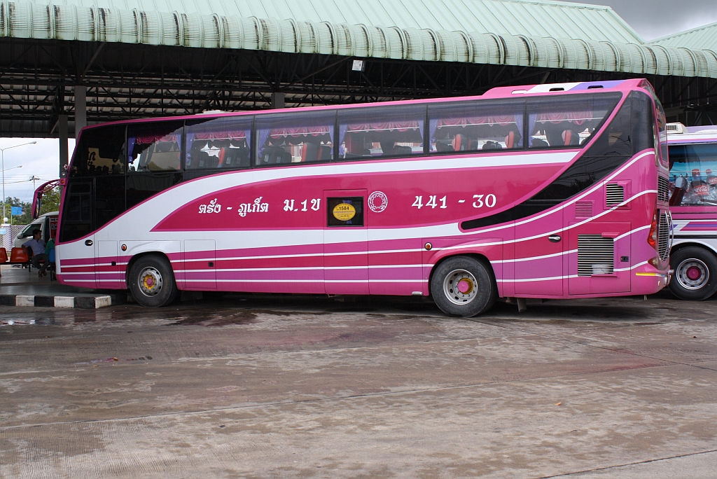 berlandbus mit Nr. 441-30 am 25.Aug. 2011 im neuem Bus-Terminal von Trang.