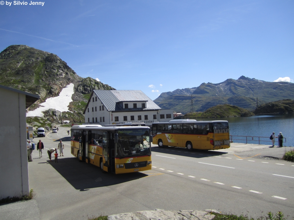 Um 11 Uhr treffen sich am 8.8.2012 auf dem Grimselpass bei dem See, mit dem wenig schmeichelhaften Namen ''Totensee'' das Postauto der 3-Psse-Fahrt (Furka-Grimsel-Susten) und dasjenige der 4-Psse-Fahrt (Grimsel-Nufenen-Gotthard-Susten).