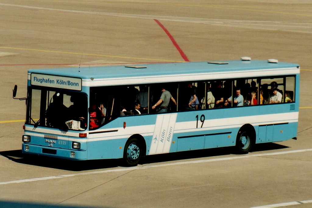 Und der MAN SL202 Nr. 19, ebenfalls am 20.06.2001 auf dem Vorfeld Flughafen Kln/Bonn.