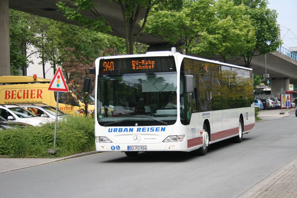 Urban Reisen (DU FU 924) mit der Linir 940 in Duisburg Huckingen.
15.5.2010 