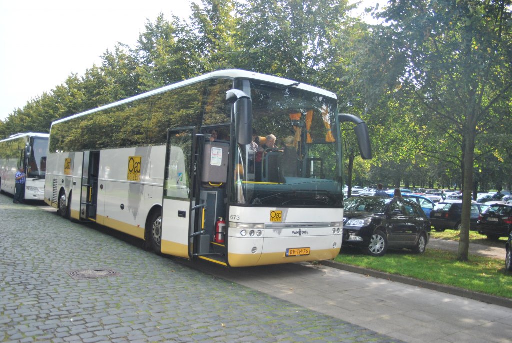Van Hool-Reisebus, am 12.09.2010 in Hannover/Herrenhuser Grten.