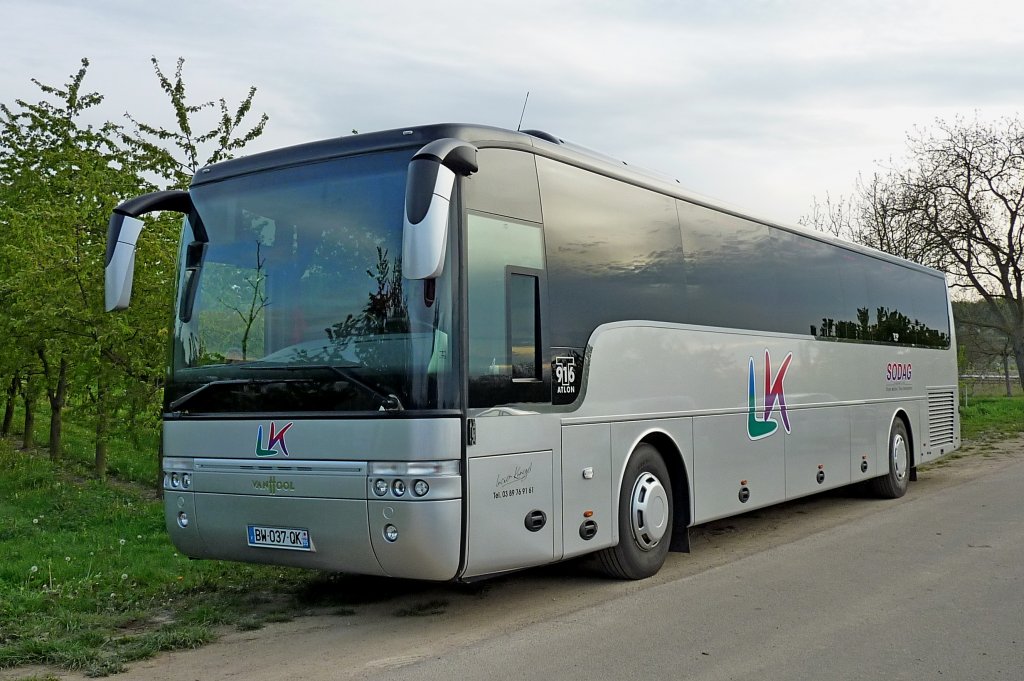 VanHool Reisebus aus dem Elsa zu Besuch im Kaiserstuhl, April 2012