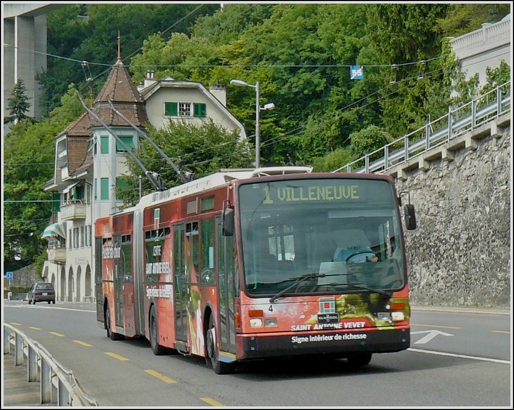 VanHool Trolleybus aufgenommen in der Nhe des Chateau de Chillon am 02.08.2008.