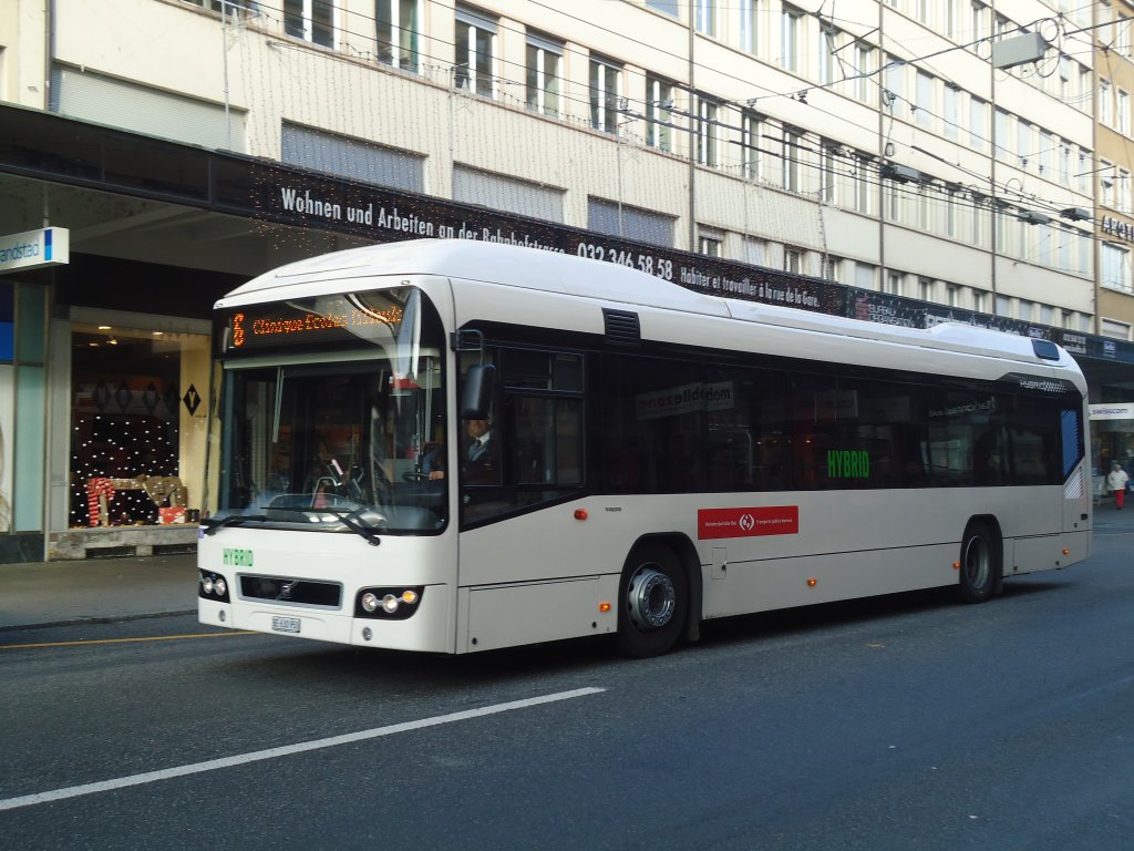 VB Biel - BE 630'950 - Volvo am 26. November 2011 beim Bahnhof Biel (Hybrid-Testbus)