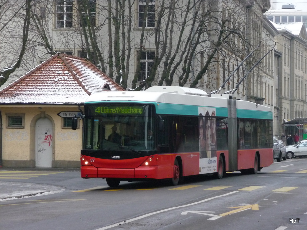 VB Biel - Hess-Swisstroley BGT-N2C Nr.57 unterwegs auf der Linie 4 in Biel am 28.12.2010