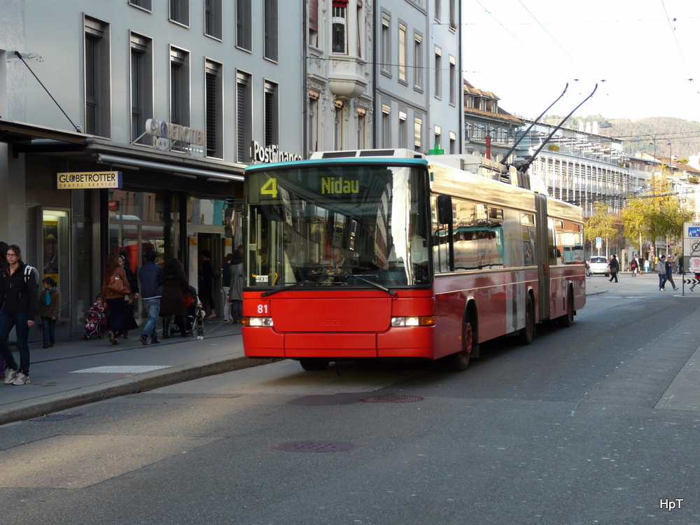 VB Biel - NAW Trolleybus Nr.81 unterwegs auf der Linie 4 in der Stadt Biel am 13.11.2010