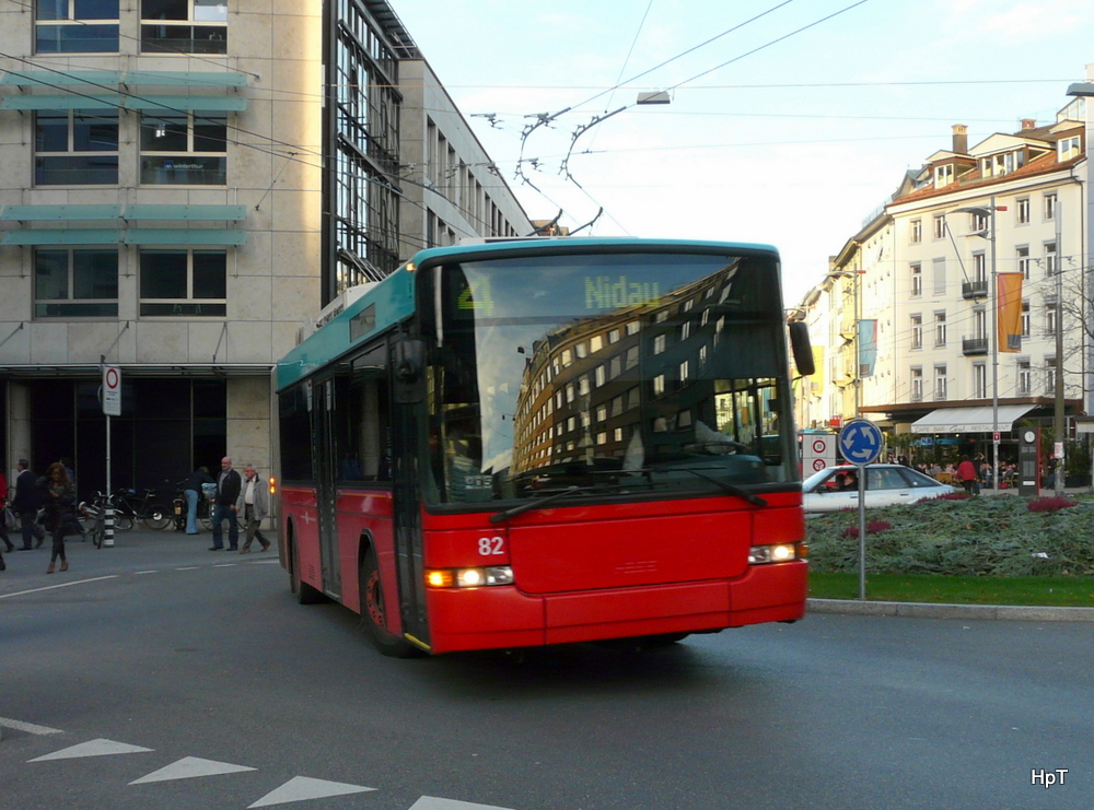 VB Biel - NAW Trolleybus Nr.82 unterwegs auf der Linie 4 in der Stadt Biel am 13.11.2010

