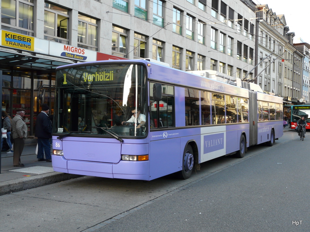 VB Biel - NAW Trolleybus Nr.86 unterwegs auf der Linie 1 in der Stadt Biel am 13.11.2010

