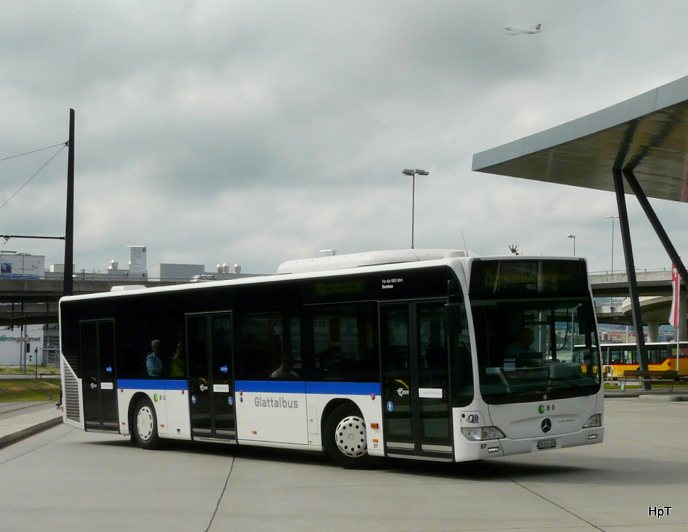 VBG - Mercedes Citaro Nr.57 ZH 634608 bei der zufahrt zu den Bushaltestellen beim Flughafen Zrich am 10.07.2011