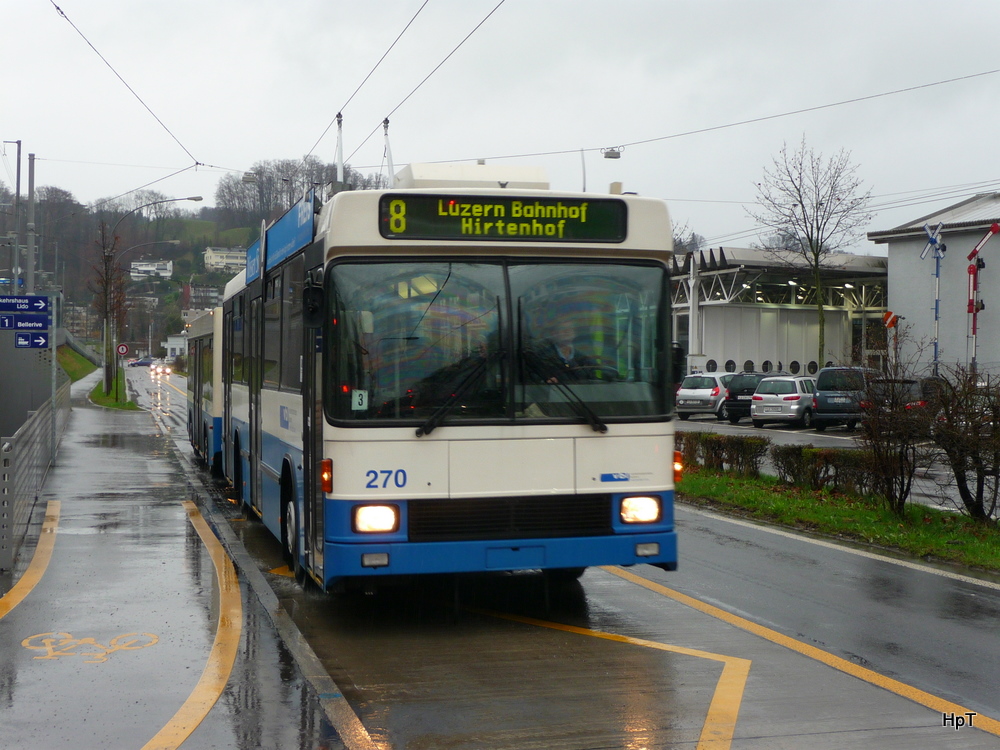 VBL Luzern - NAW-Hess Trolleybus Nr.270 bei der zufahrt zu der Haltestelle beim Verkehrshaus am 19.03.2011

