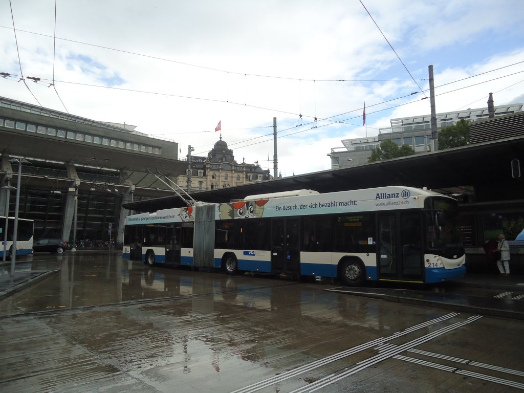 VBL Luzern - Nr. 214 - Hess/Hess Gelenktrolleybus am 11 . Juni 2012 beim Bahnhof Luzern