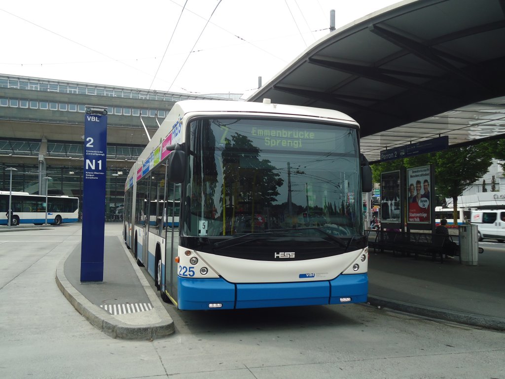 VBL Luzern - Nr. 225 - Hess/Hess Gelenktrolleybus am 27. Mai 2012 beim Bahnhof Luzern
