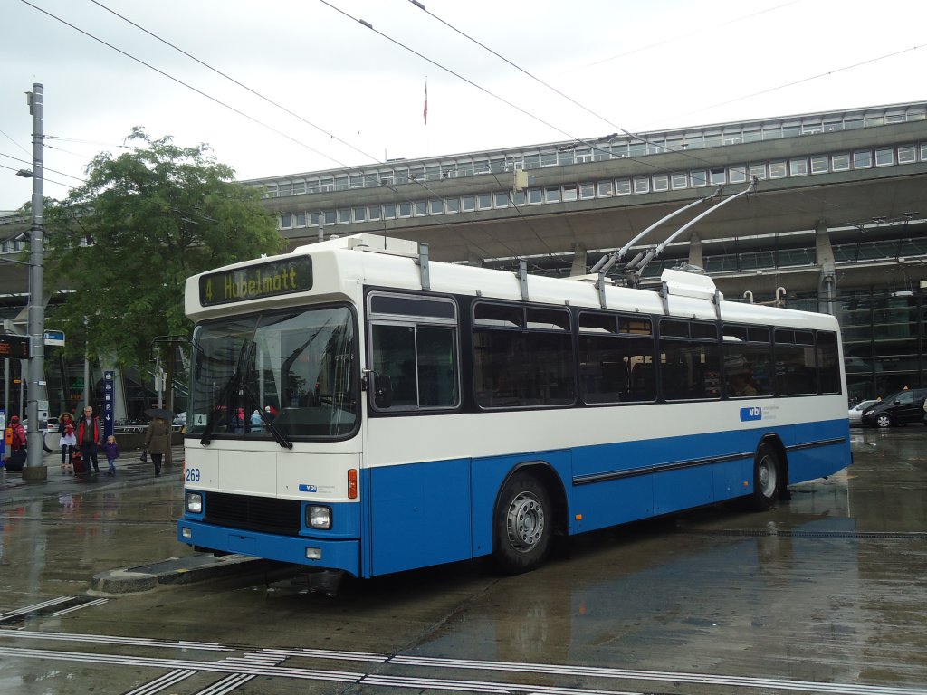 VBL Luzern - Nr. 269 - NAW/R&J-Hess Trolleybus am 11. Juni 2012 beim Bahnhof Luzern