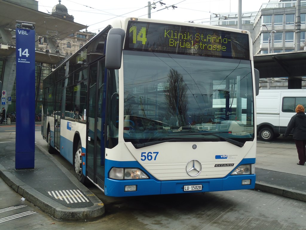 VBL Luzern - Nr. 567/LU 15'028 - Mercedes Citaro (ex Gowa, Luzern Nr. 67) am 2. Januar 2012 beim Bahnhof Luzern