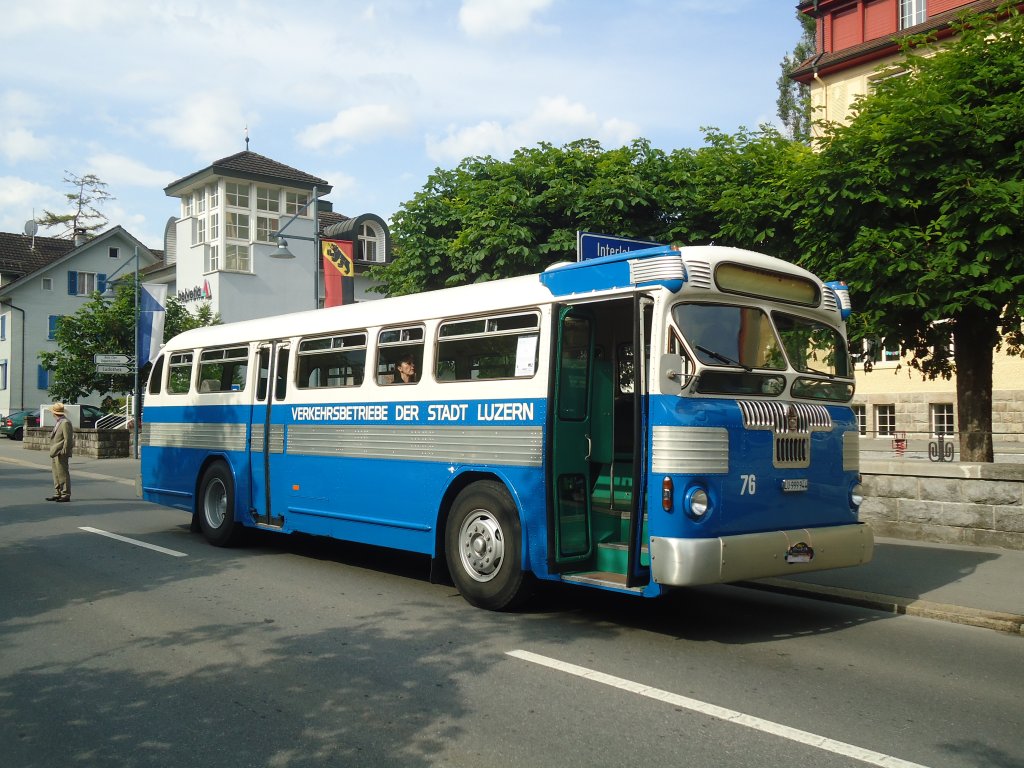 VBL Luzern - Nr. 76/LU 999'944 - Twin Coach am 27. Mai 2012 in Sarnen, Oldtimer in Obwalden