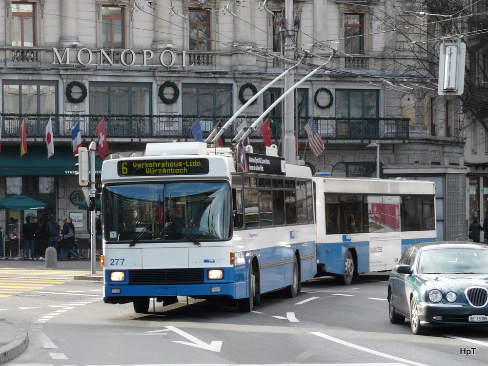 VBL - NAW-Hess Trolleybus Nr.277 unterwegs auf der Linie 6 kurz vor der Haltestelle vor dem Bahnhof Luzern am 15.01.2011