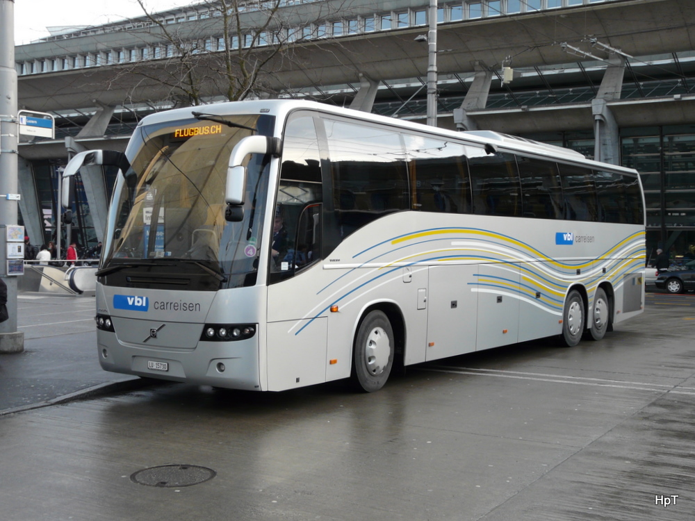 VBL - Volvo 9700 Reisebus Nr.801  LU 15730 bei den Bushaltestellen vor dem Bahnhof Luzern am 08.01.2011