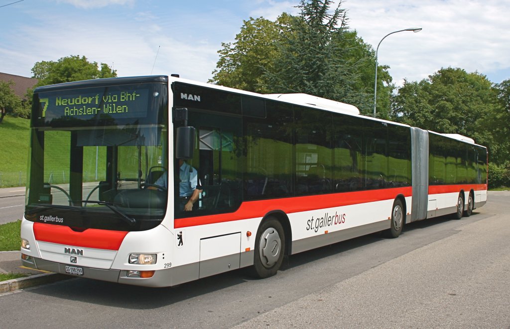 VBSG 299, vierachsiger MAN-GXL-Gelenkbus-Prototyp,
Verkehrsbetriebe St. Gallen,
aufgenommen an der Endstation Abtwil der Linie 7;
Abtwil St. Josefen; 24. Juli 2009
