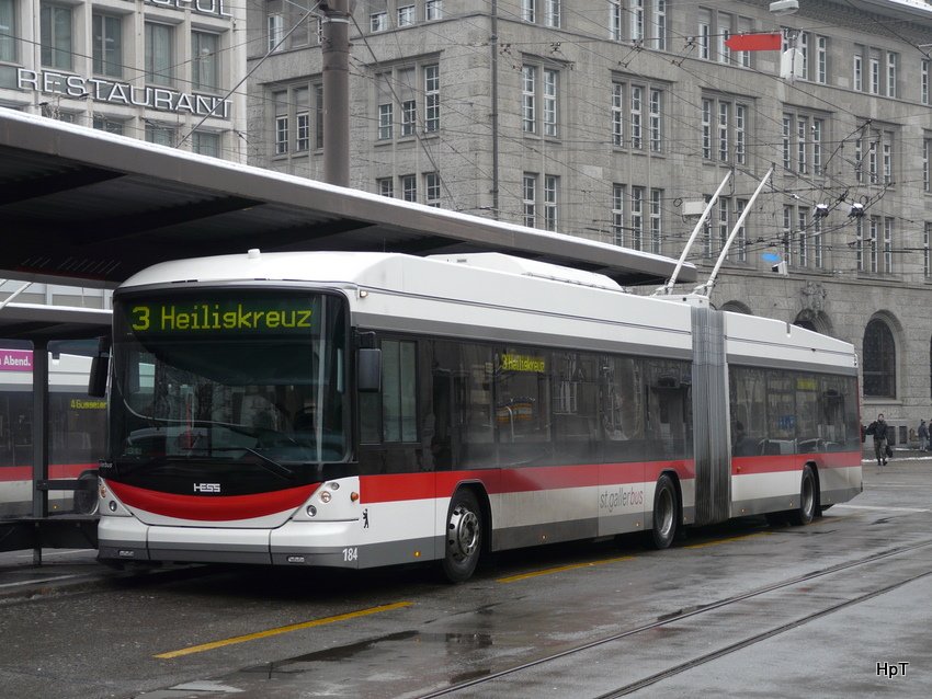 VBSG - Hess Swisstrolley BGT-N2C Nr.184 unterwegs auf der Linie 3 bei den Bushaltestellen vor dem Bahnhof St.Gallen am 10.01.2010