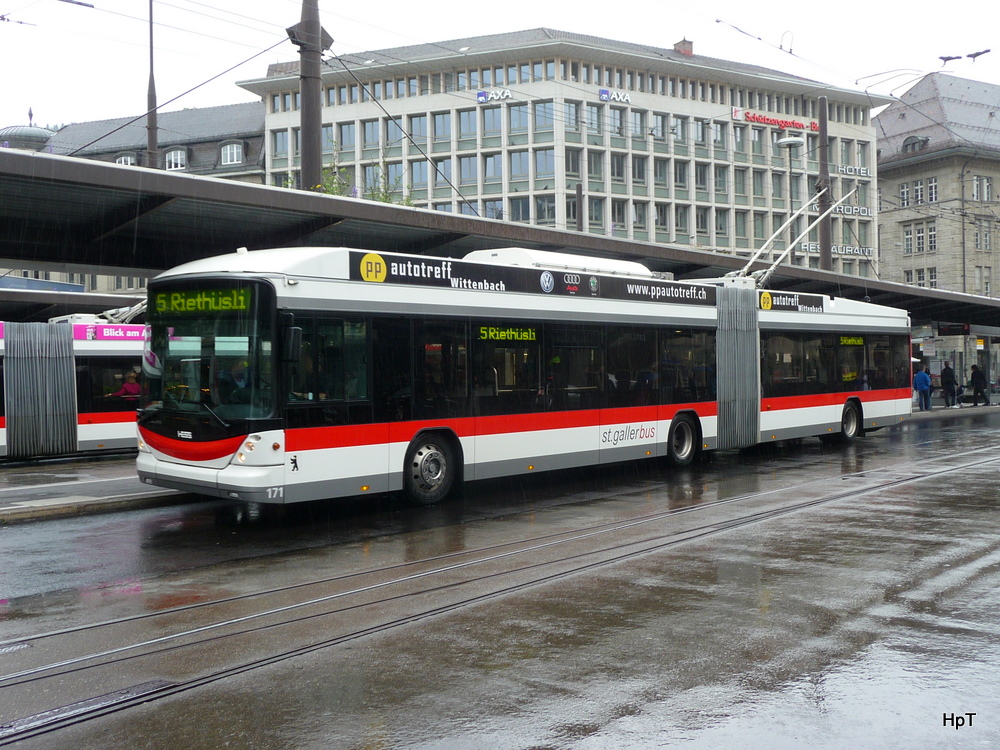 VBSG - Hess-Swisstrolley BGT-N2C Nr.171 unterwegs auf der Linie 5 in St.Gallen bei den Haltestellen vor dem Bahnhof am 14.05.2011

