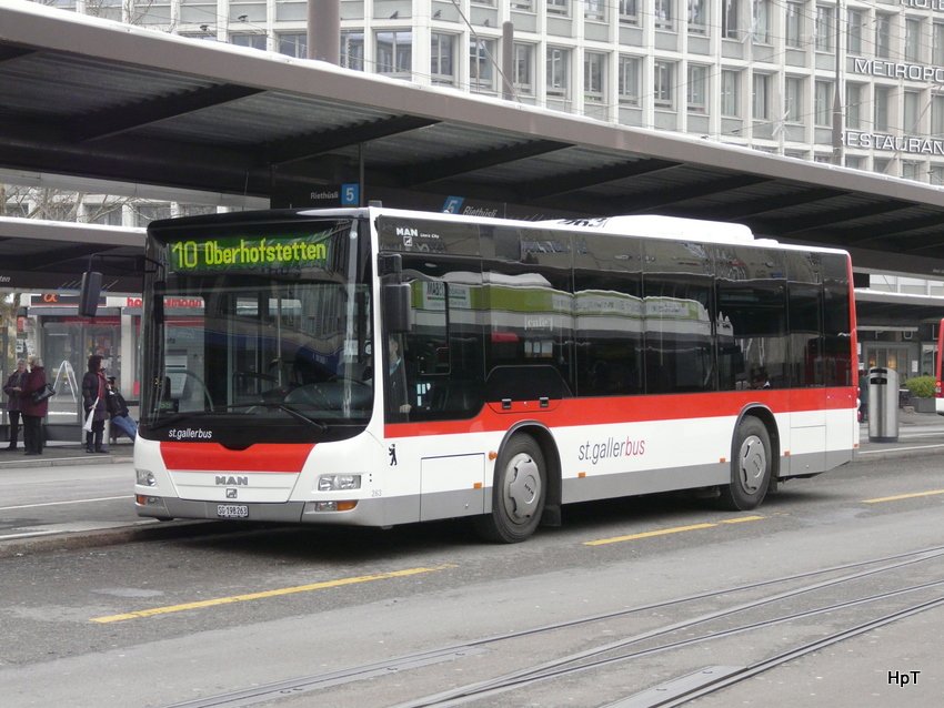 VBSG - MAN Lion`s City Nr.263 SG 198263 unterwegs auf der Linie 10 bei den Bushaltestellen vor dem Bahnhof St.Gallen am 10.01.2010