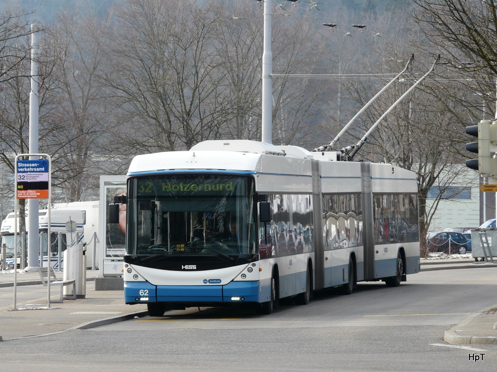 VBZ - Hess-Swisstrolley BGGT-N2C Nr.62 bei der Haltestelle Strassenverkehrsamt in Zrich am 23.01.2011