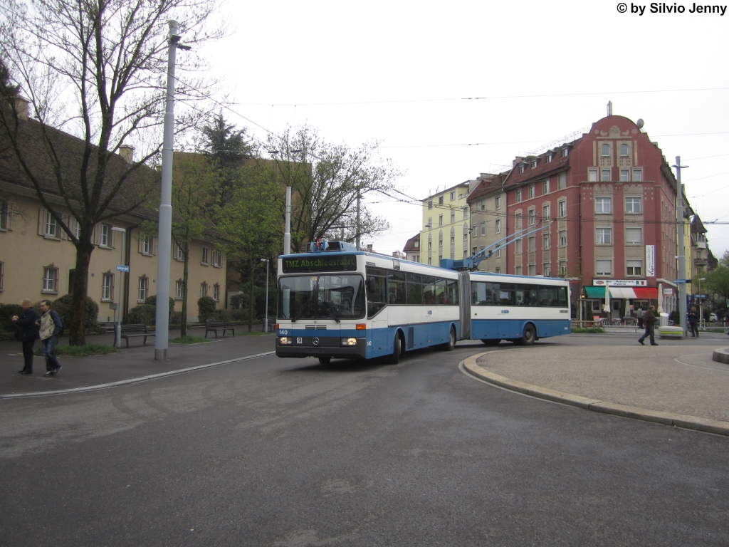 VBZ Nr. 140 (Mercedes O405GTZ) am 21.4.2013 beim Bullingerplatz. Dieser Ort wird von den Trolleybussen nur whrend Dienstfahren befahren.
