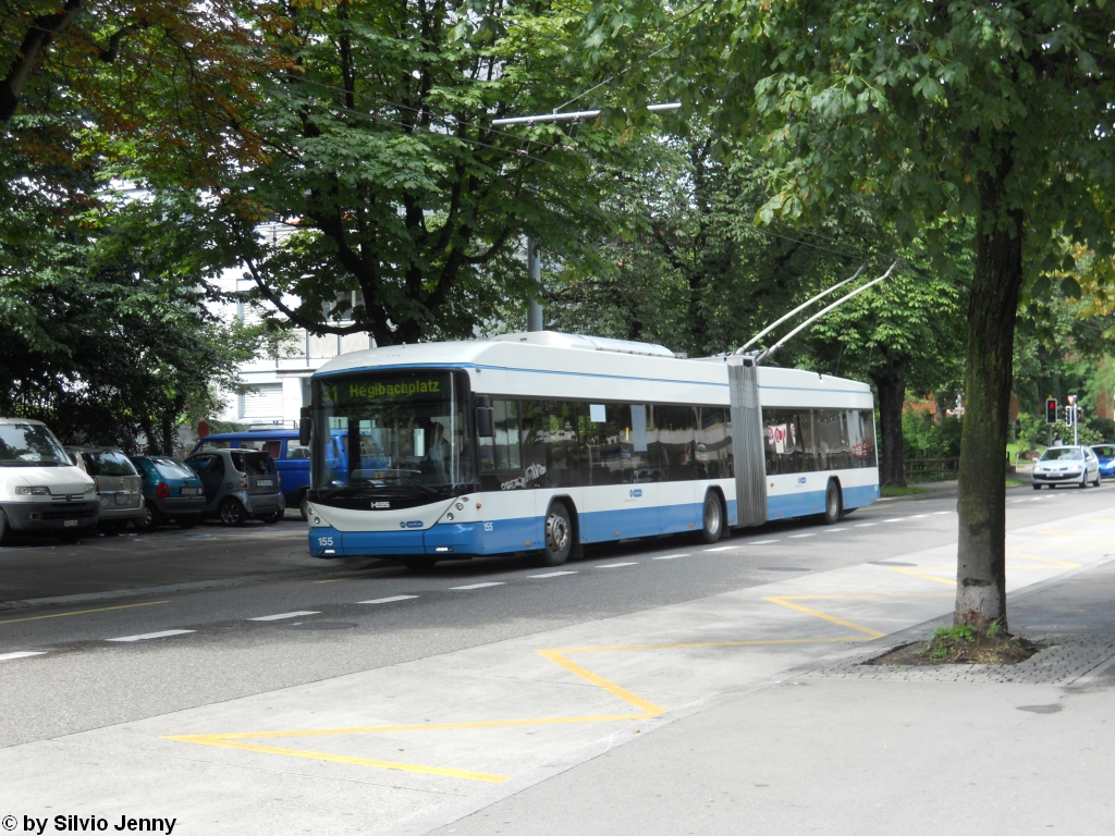 VBZ Nr. 155 (Hess Swisstrolley 3 BGT-N2C) am 30.7.2010 beim Bhf. Altstetten. Die Sommerferien sprt man auch auf der Linie 31, denn es sind zu dieser Zeit wieder vermehrt normale Gelenktrolleys, statt Lightrams zu sehen.