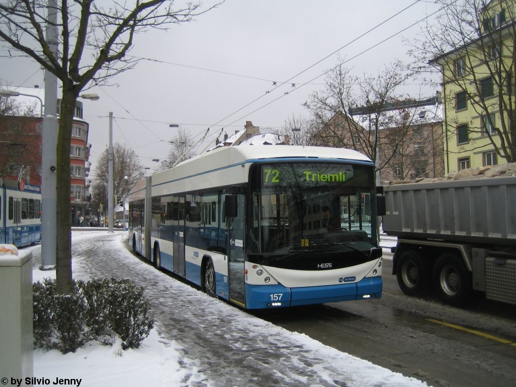 VBZ Nr. 157 (Hess Swisstrolley 3 BGT-N2C) am 28.1.2010 beim Milchbuck.