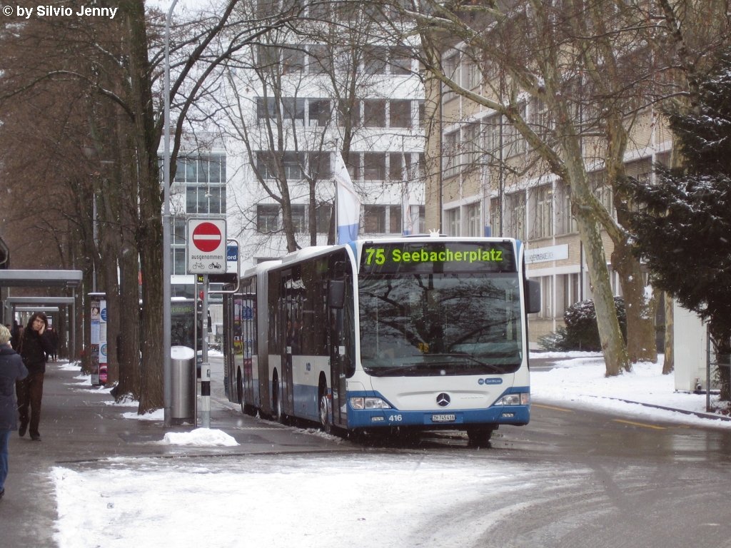 VBZ Nr. 416 (Mercedes CitaroII O530G) am 28.1.2010 beim Bahnhof Oerlikon Nord. Durch eine ungnstige Konstellation im Fahrplan der Linie 75, haben die Busse bei einem 7.5 Minuten Takt in Oerlikon 7.5 Minuten Pause...