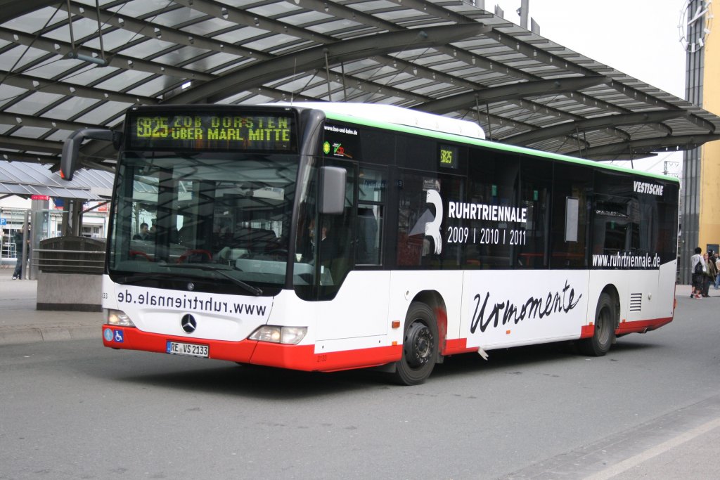 Vestische 2133 (RE VS 2133) mit Werbung fr die Ruhrtriennale.
24.3.2010