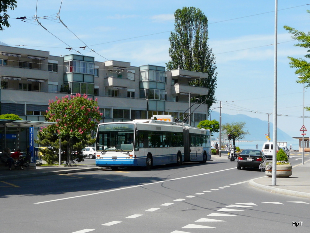 VMCV - VanHool Trolleybus Nr.3 unterwegs in Villeneuve am 07.05.2011