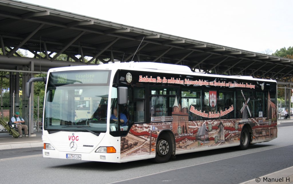 VOG (LG KS 184).
Der Bus macht Werbung fr das ,Historische Erlebnis Bardowick,.
Aufgenommen am ZOB Lneburg, 20.8.2010.