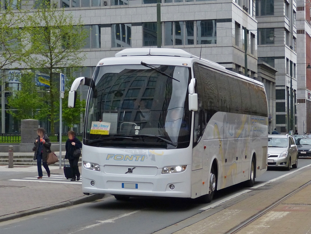 Volvo 9700 aufgenommen am 10.05.2013 in der Nhe des Bahnhofs Brssel Midi.