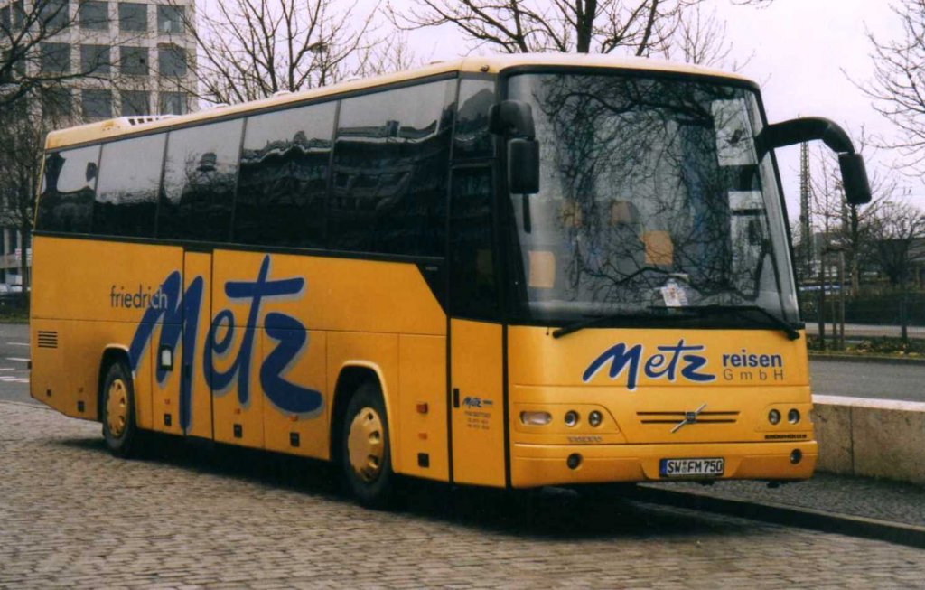 Volvo B12-600, aufgenommen im Februar 2003 am Dortmunder ZOB.