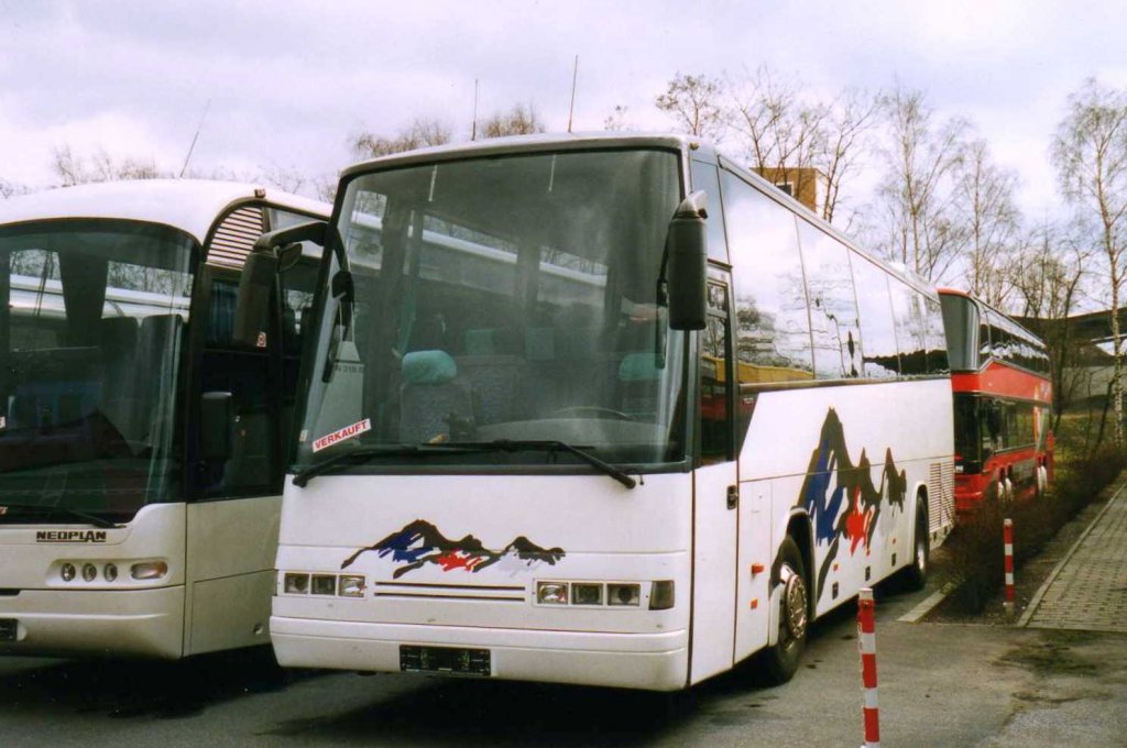 Volvo B12-600, aufgenommen im Mrz 2002 im GWZ der Neoplan NL in Oberhausen.