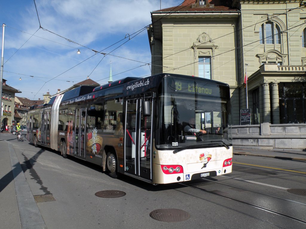 Volvo Bus mit der Betriebsnummer 809 und der Vollwerbung fr das Musical Ewigi Liebi auf der Linie 19 beim Casinoplatz. Die Aufnahme stammt vom 01.11.2010.