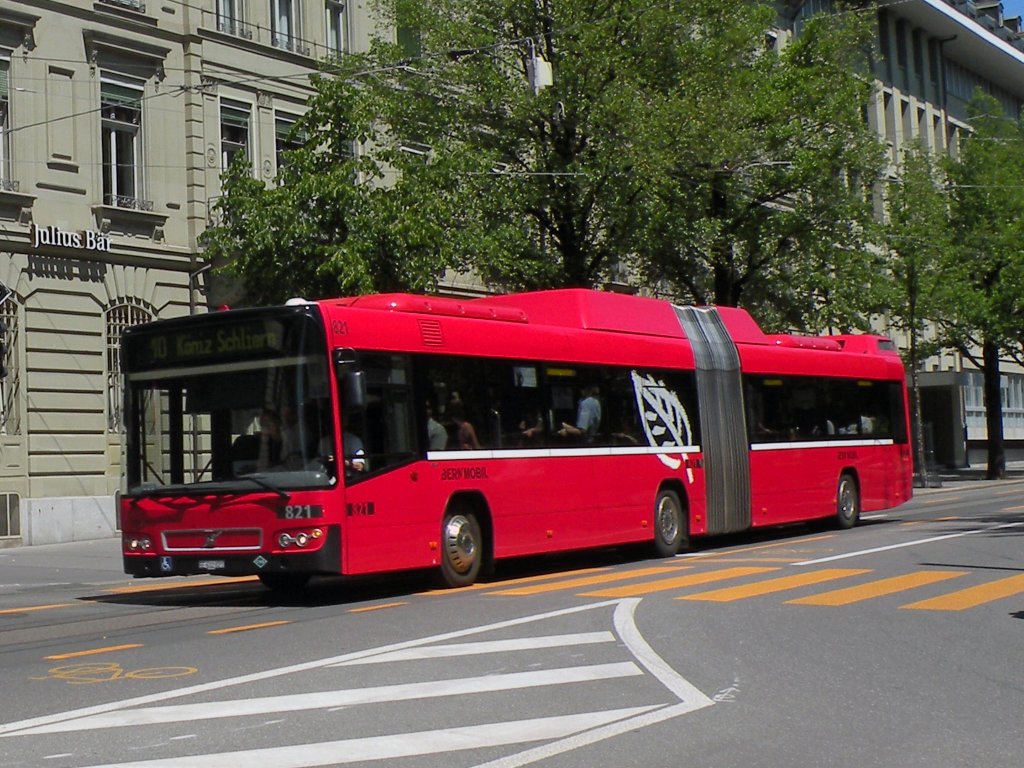 Volvo Bus mit der Betriebsnummer 821 auf der Linie 10 in der Bundesgasse in Bern. Die Aufnahme stammt vom 18.05.2011.