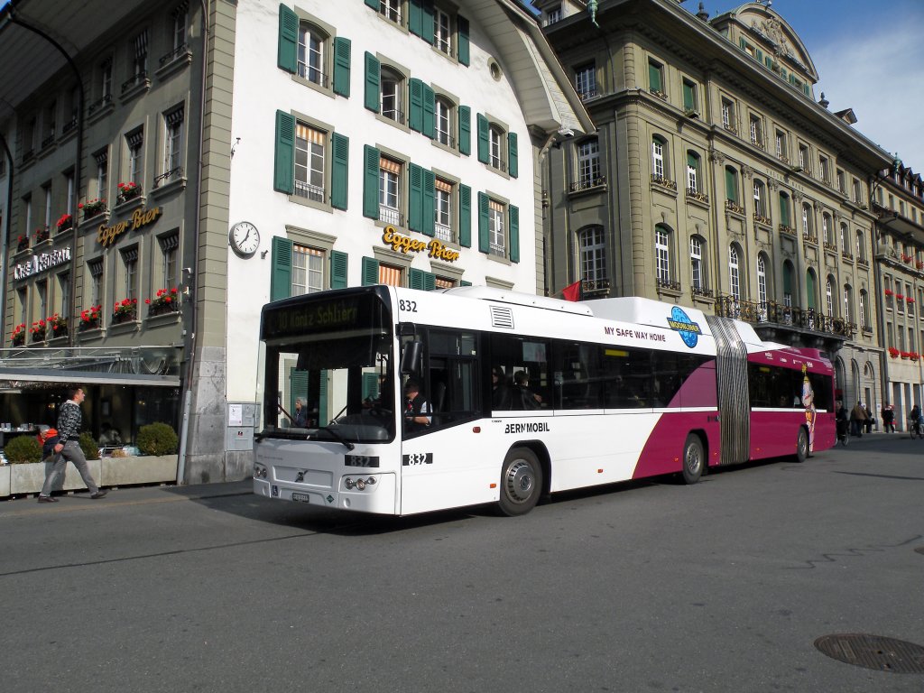 Volvo Bus Moonliner mit der Betriebsnummer 832  auf der Linie 10 beim Bundesplatz. Die Aufnahme stammt vom 01.11.2010.