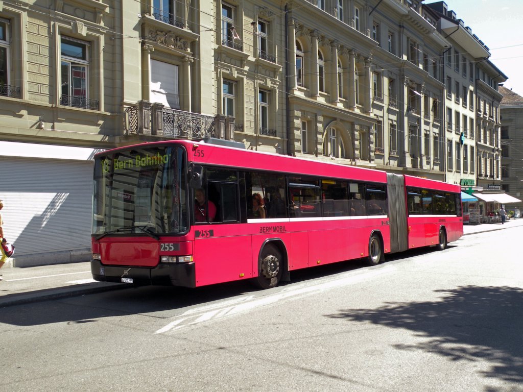 Volvo Hess Bus mit der Betriebsnummer 255 auf der Linie 13 an der Haltestelle Hirschengraben. Die Aufnahme stammt vom 26.08.2010.