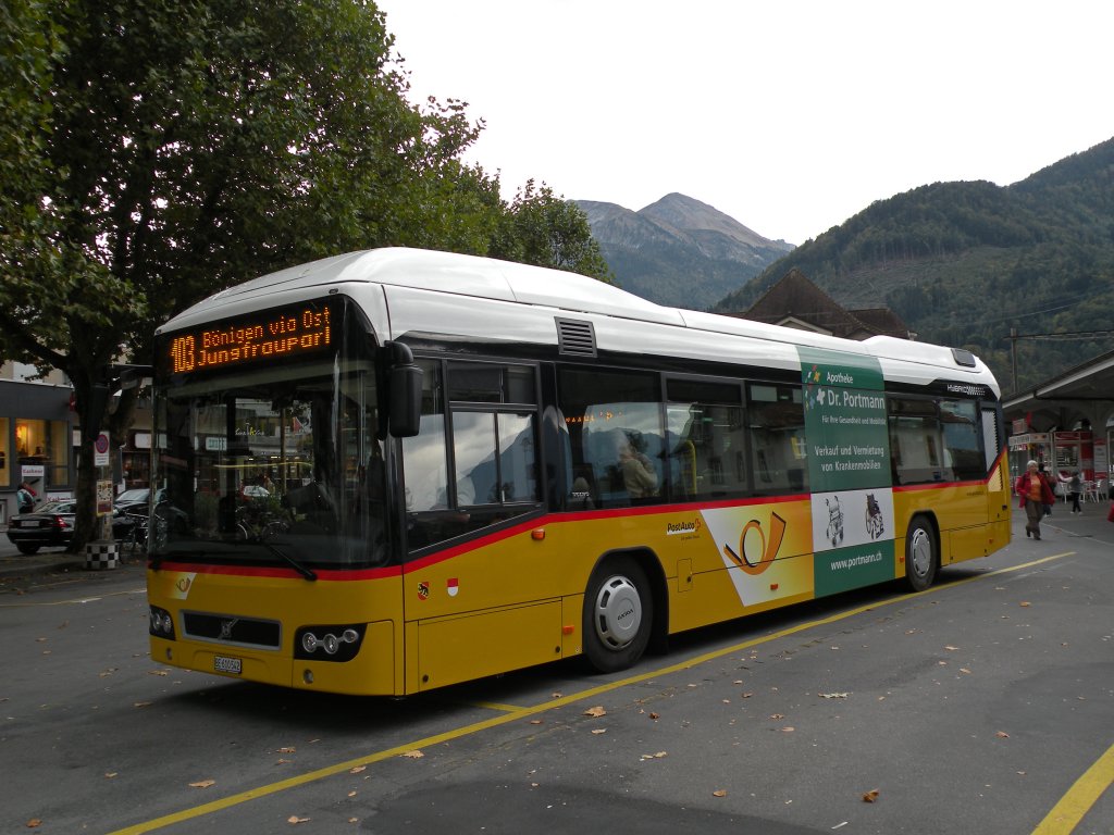 Volvo Hybrid Bus auf der Linie 103 Richtung Bnigen am Bahnhof Interlaken Ost. Die Aufnahme stammt vom 04.10.2012.