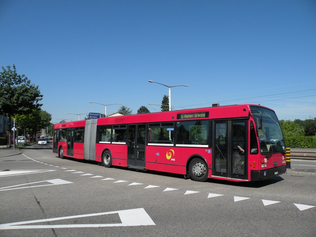 Vom Montag 23.07.2012 bis 12.08.2012 ist die Linie 6 vom Eglisee bis nach Riehen Grenze wegen einer Gleisbaustelle unterbrochen. Die Van Hool Busse von Bernmobil sind auch im Einsatz. Hier Bus Nr.741 (ex Bernmobil 246) kurz nach der Haltestelle Habermatten. Die Aufnahme stammt vom 23.07.2012.