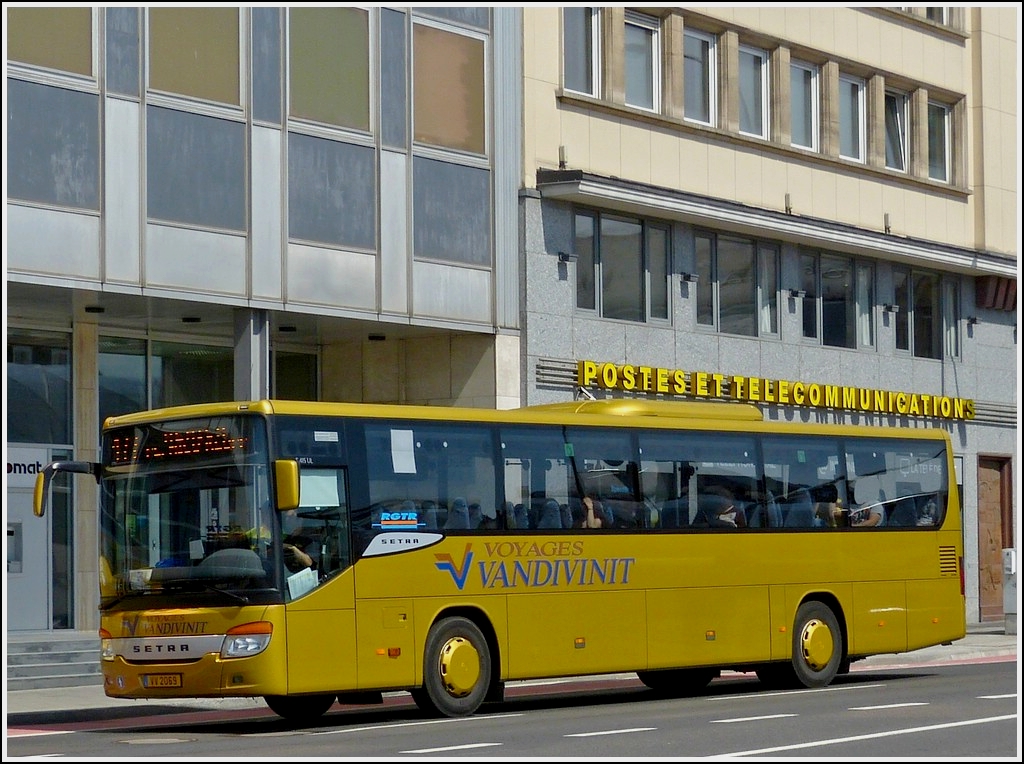(VV 2069)  Setra 415 UL vom Busunternehmen Vandivinit aufgenommen beim Postgebude nahe dem Bahnhof in Luxemburg. 17.06.2013