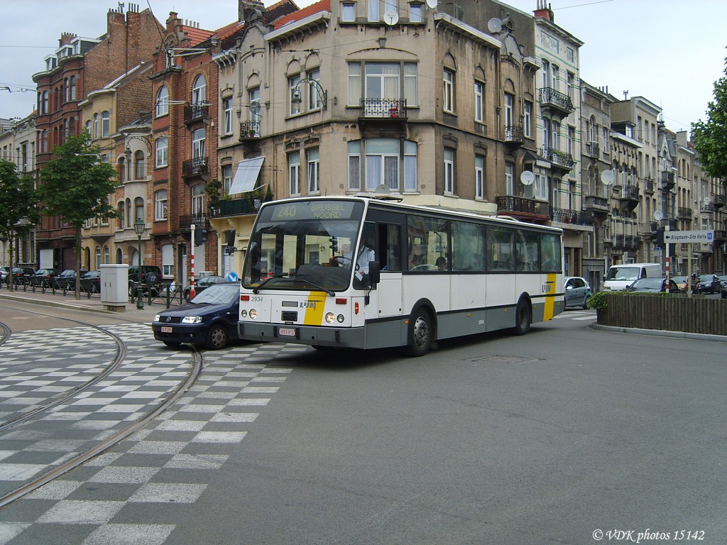 VVM 2934 als Linie 240 nach Brussel Noord - Molenbeek  boulevard du Jubil am 5. Juli 2008