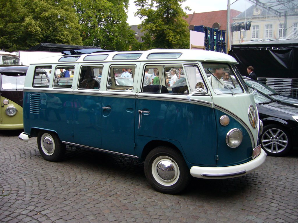 VW T1 Achtsitzer Sondermodell, der Jahrgnge 1963 - 1967. Brssel/Belgien am 08.08.2009.