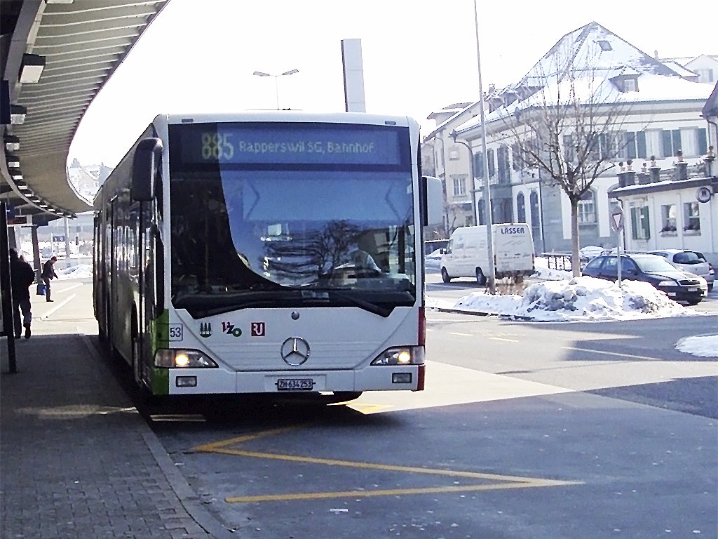 VZO-Mercedes Citaro NR.53 *Rapperswil-Jona-Wald -Bus am Bahnhof R�ti am 16.2.10